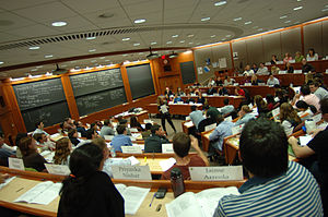 English: Inside a Harvard Business School class